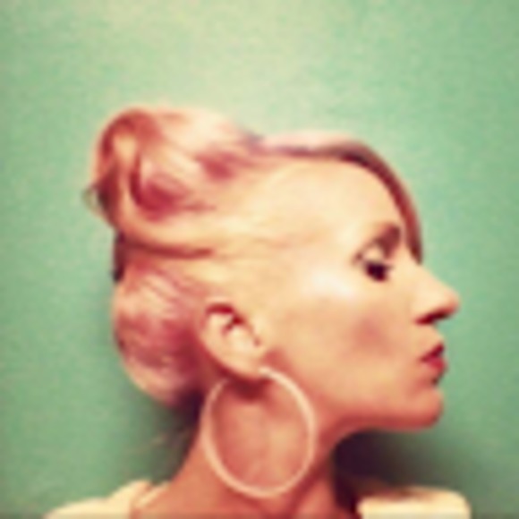 Meet your Posher, Liza - Picture 1 of 1